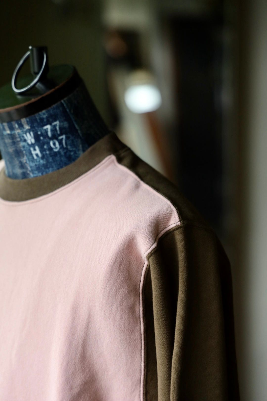 ファウンダ 25AW SWEAT SHIRT(015FD252021)PINK/KHAKI
