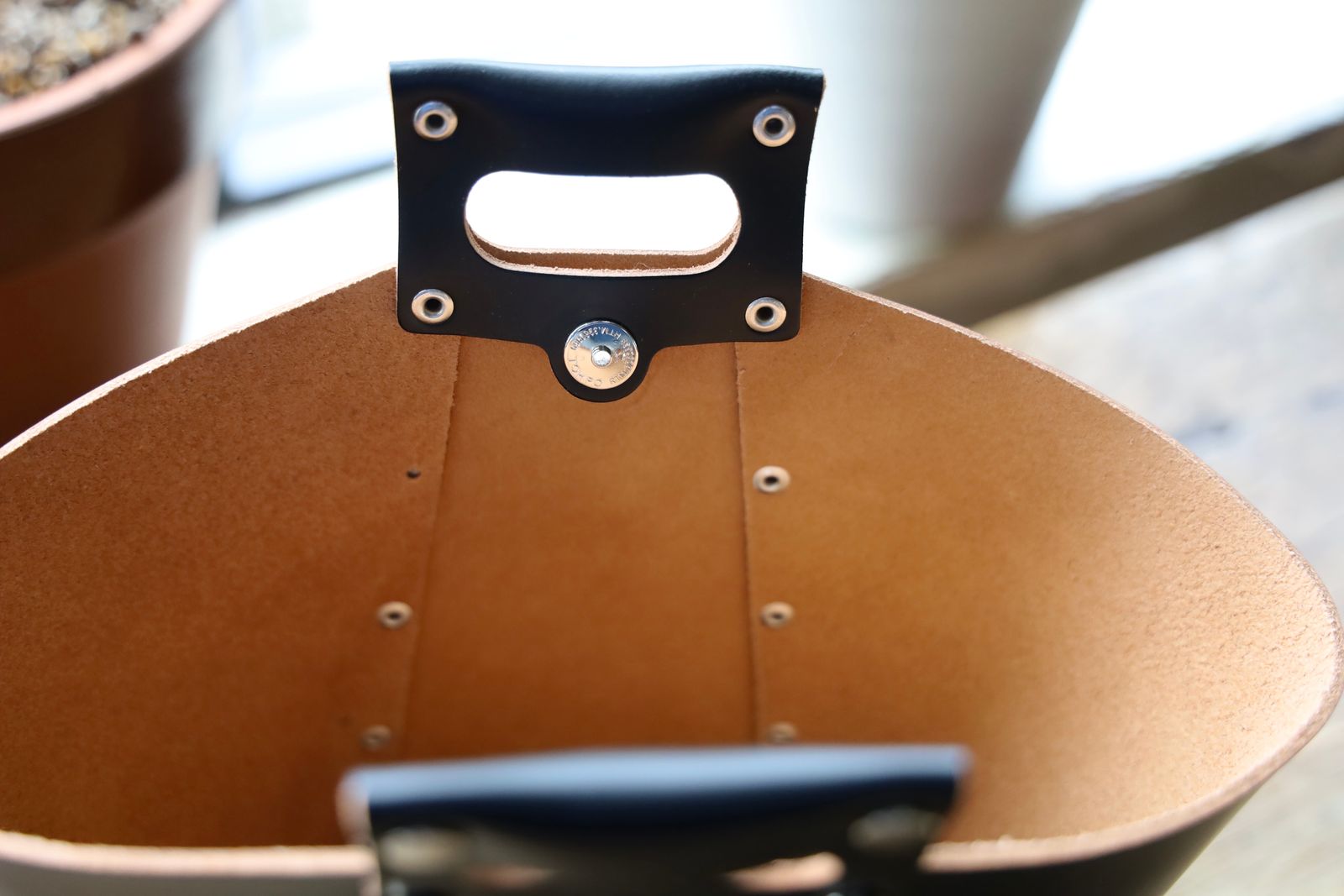 エンダースキーマ  ハンドルバッグ assemble pyramid bag S(vs-rb-aps)black☆3月15日(土)12:00発売！
