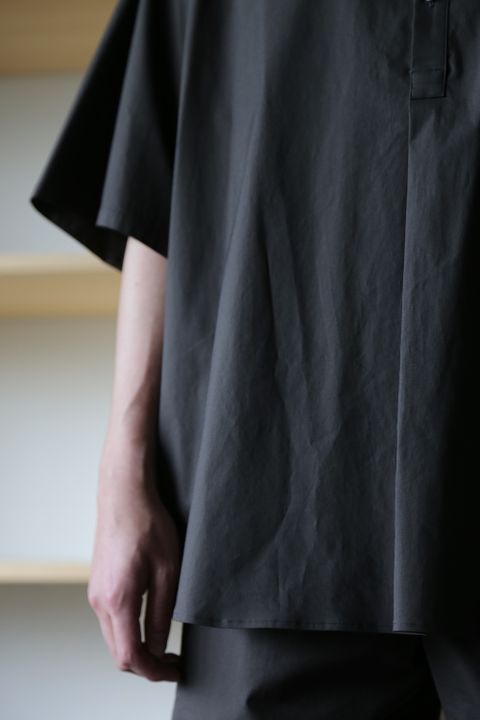 Graphpaper Stretch Typewriter Stand Collar Short Yoke Sleeve Shirt(GM212-40615B) style.2021.6.12