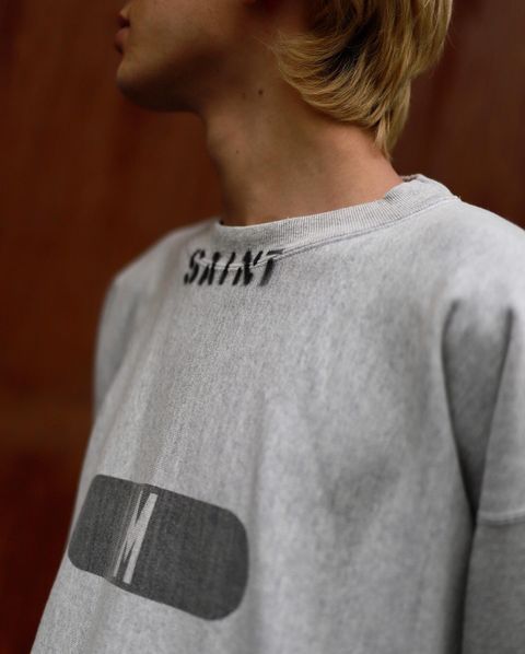 ©SAINT M×××××× 23SS 新作M CREW NECK SWEATスタイル