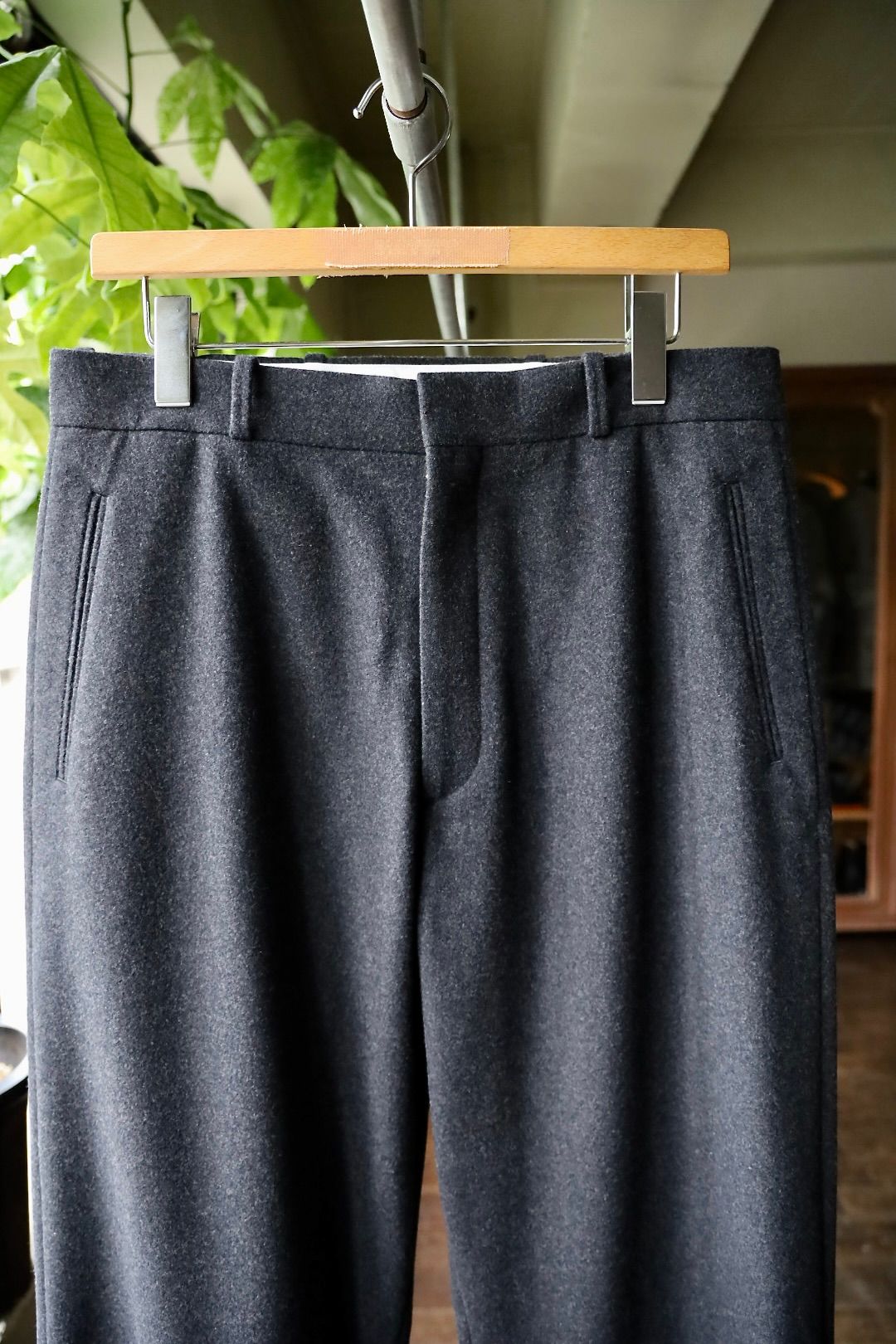アプレッセ 2025 STYLE2  Wool Flannel Wide Trousers(25AAP-04-14)CHARCOAL☆9月13日(土)発売！