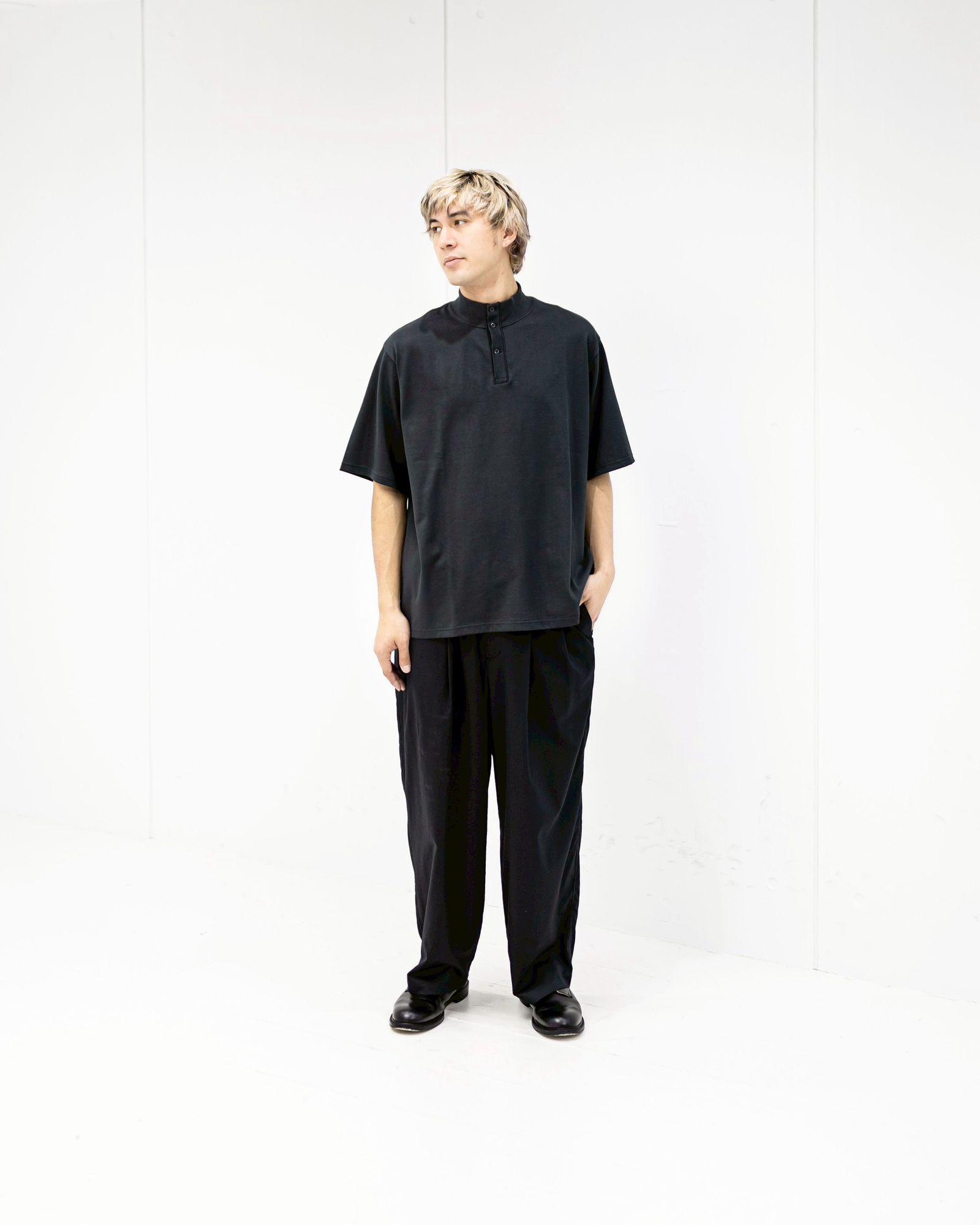 グラフペーパー26SS Tri Spun Cotton S/S Henley High Neck Tee(GM261-70350)CHARCOAL☆2月28日(土)発売！