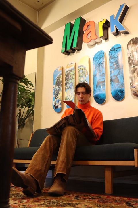 A.PRESSE Turtleneck Sweater"ORANGE"スタイル