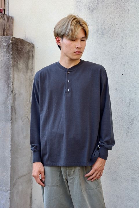 A.PRESSE Cashmere Blend L/S Henley Neck Shirt スタイル