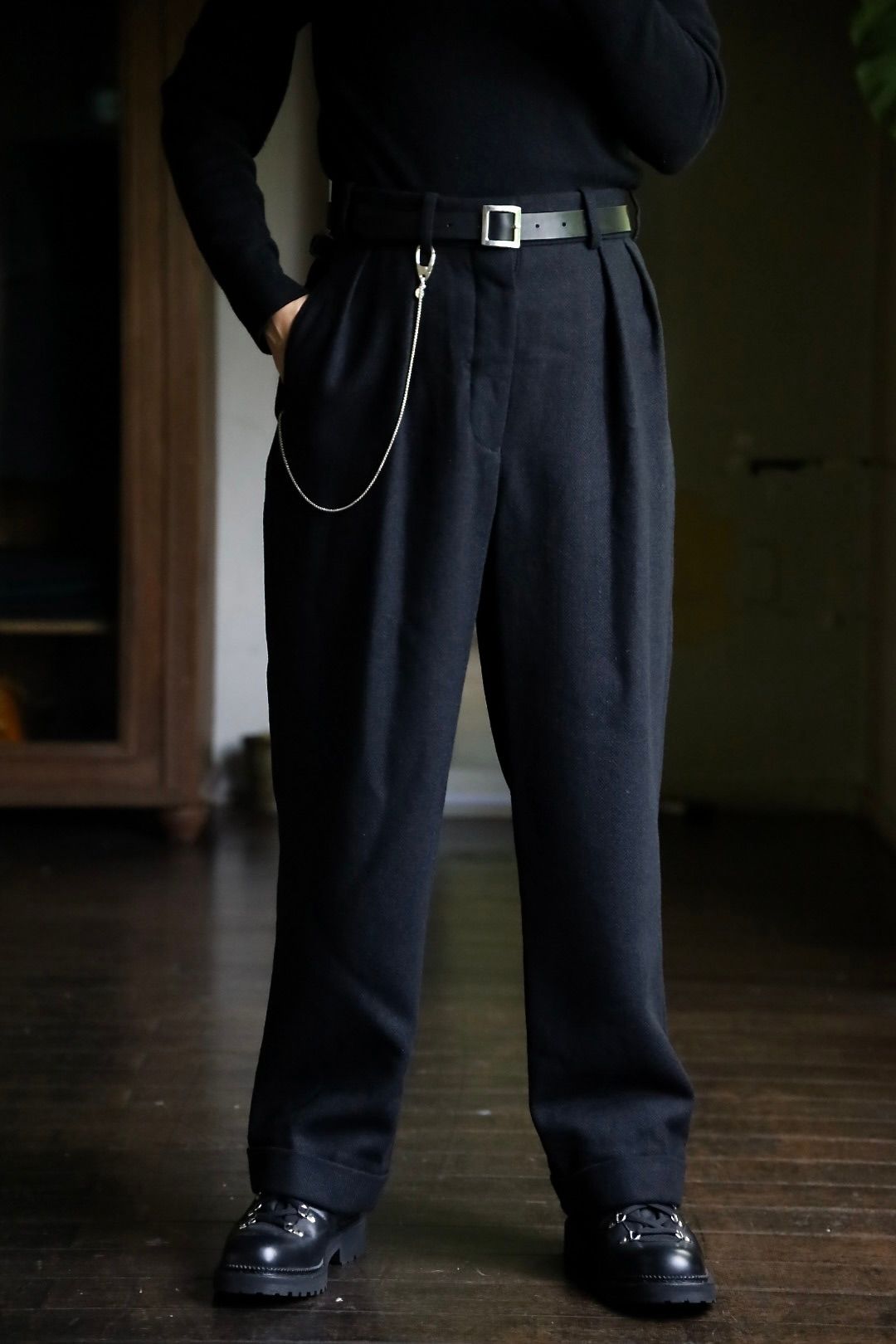 A.PRESSE Tweed Trousersスタイル
