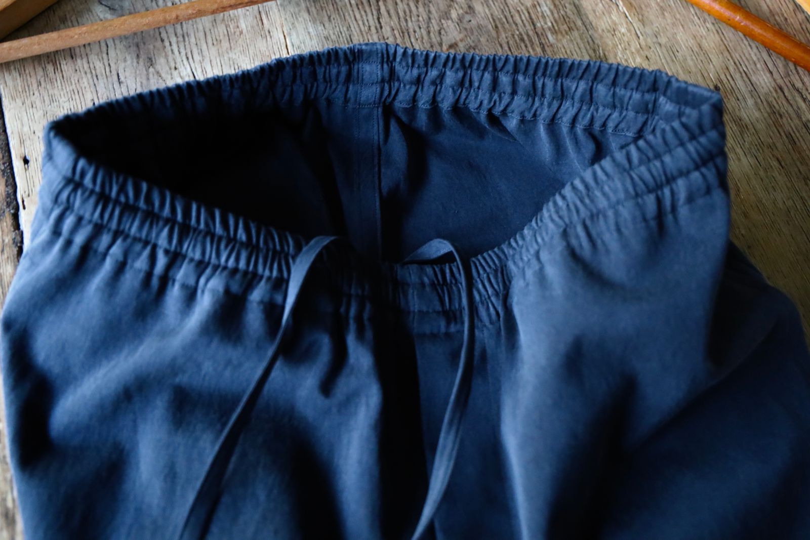 アプレッセ Silk Pants(25SAP-04-23H)NAVY☆1月11日(土)発売！