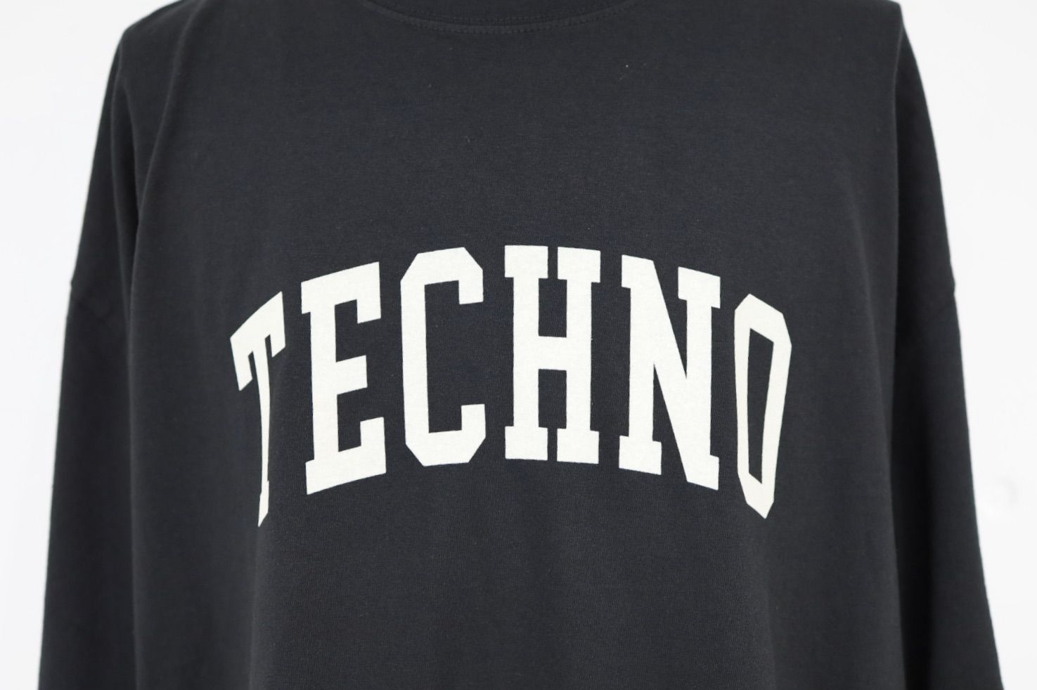 イズネスミュージック 26SS TECHNO T-SHIRT FL(IMP7_25_FLTECHNOT01)BLACK☆新作発売！