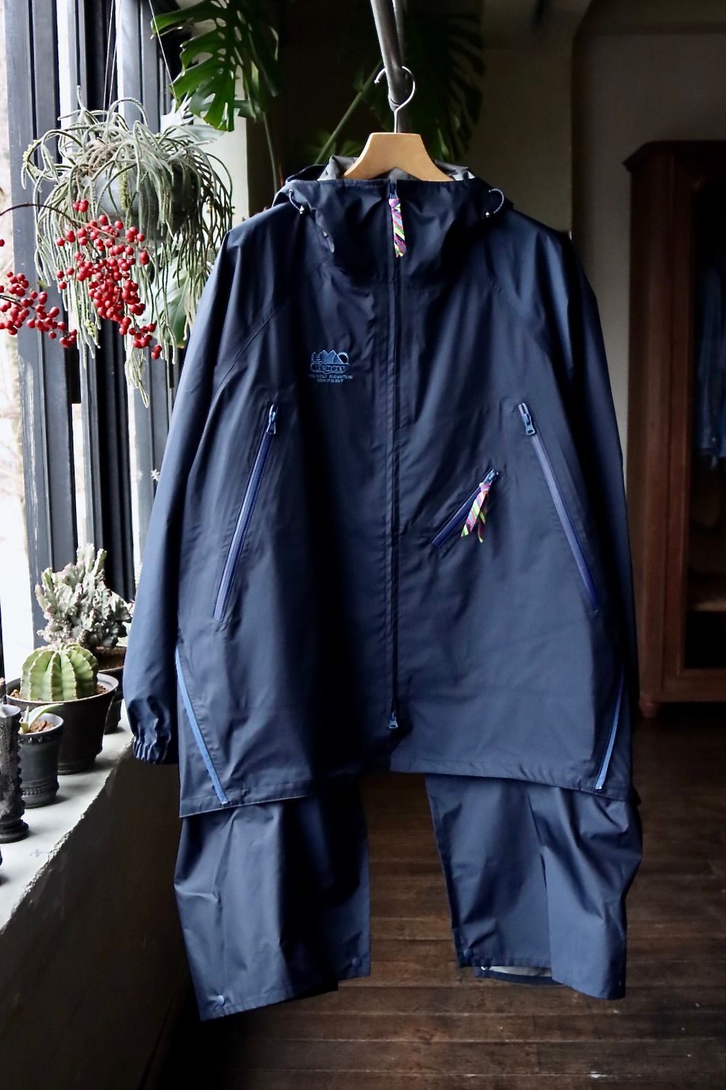is-ness イズネス24SS 3-LAYER TRANSFORMABLE JACKET(1006SSJK01)NAVY