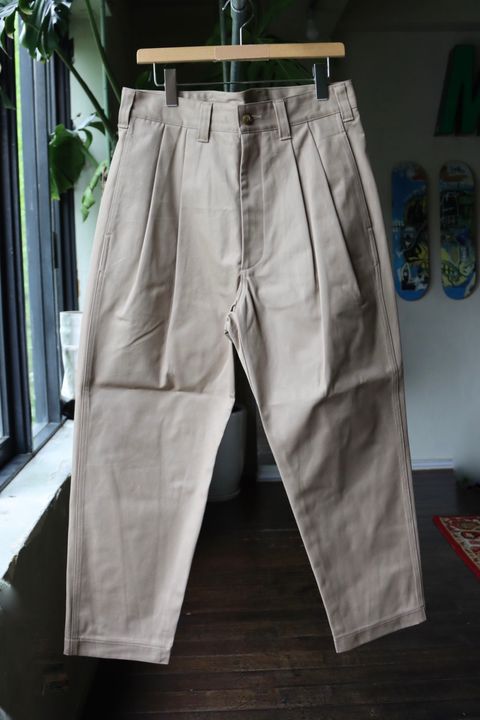 イズネス23SS ワイドチノパンツ WIDE CHINO PANTS(16PT02T02-1)BEIGE