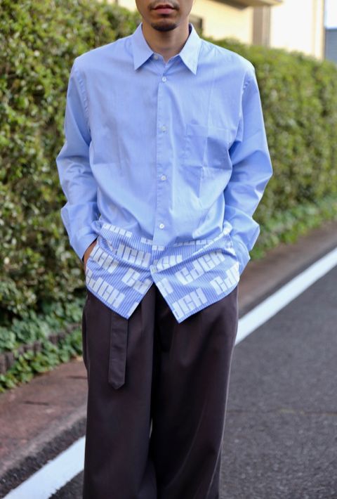 COMME des GARCONS HOMME ツイル×綿ストライプロゴプリントシャツStyle.2020.9.4..