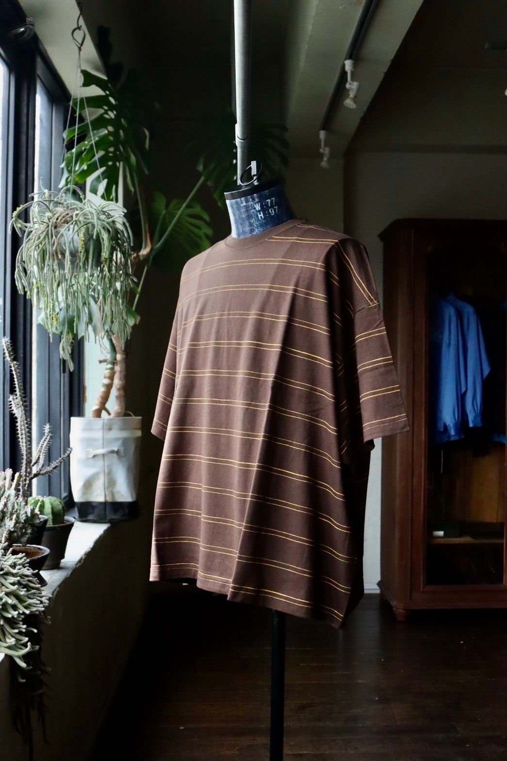 S.F.C 24SS エスエフシー DOUBLE WIDE SIDE STRIPE TEE(SFCSS24CS11)Brown×Yellow