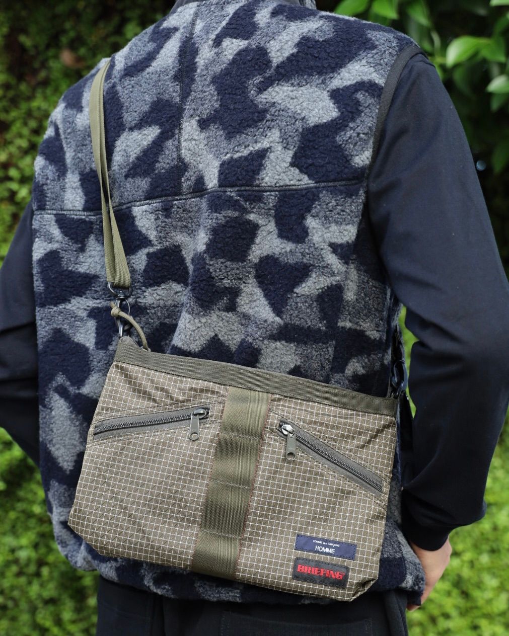 COMME des GARCONS HOMME BRIEFING W-NAME REVERSIBLE SACOCHE x ウールボアフリースベスト