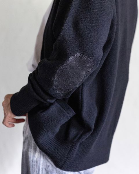 YOKE PAINTED ELBOW PATCH CARDIGAN(BLACK)スタイル 8月24日(土)新作発売！