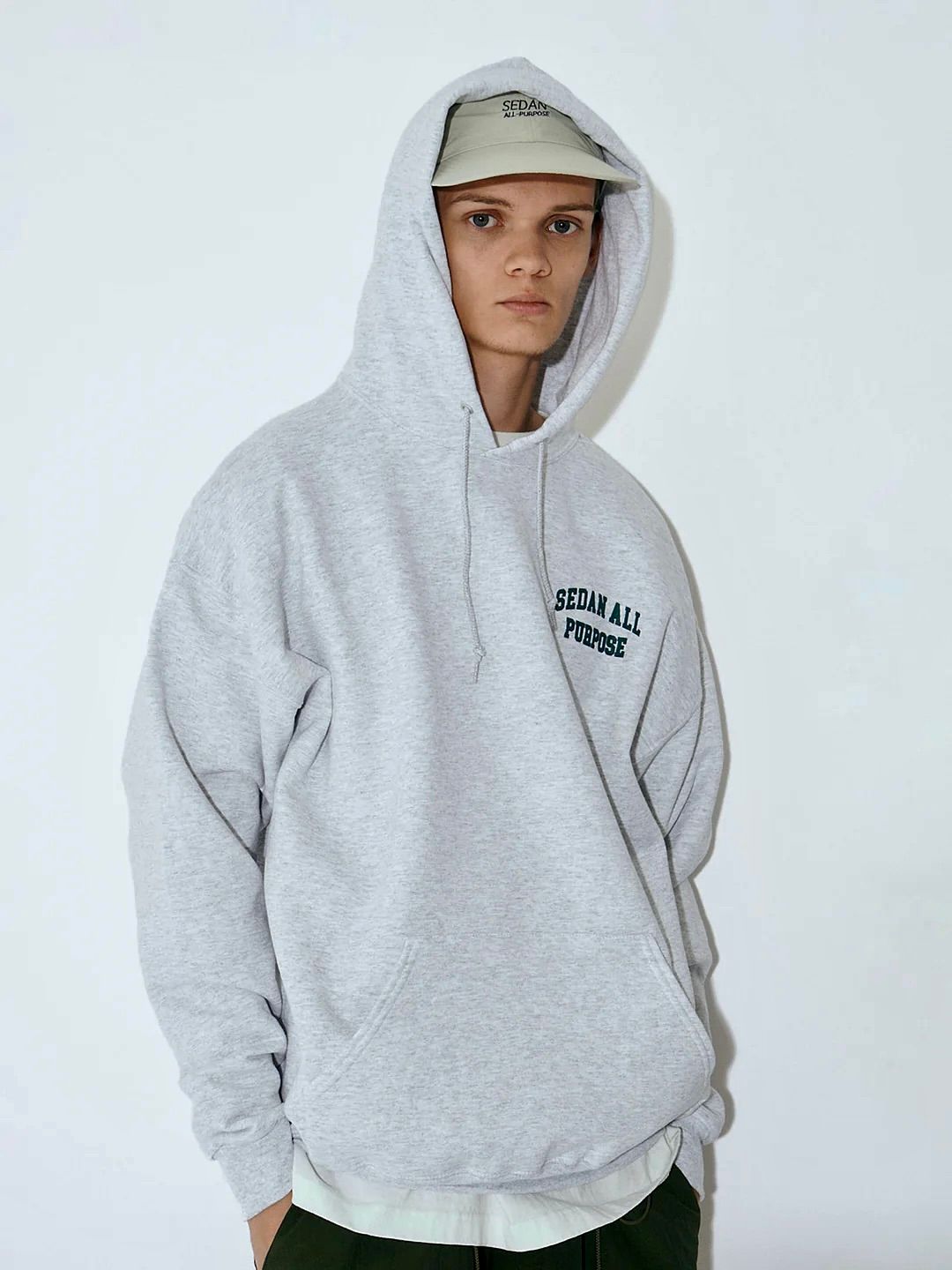 セダンオールパーパスFW23 COLLEGE LOGO HOODIE(SD23F-CT04)ASH
