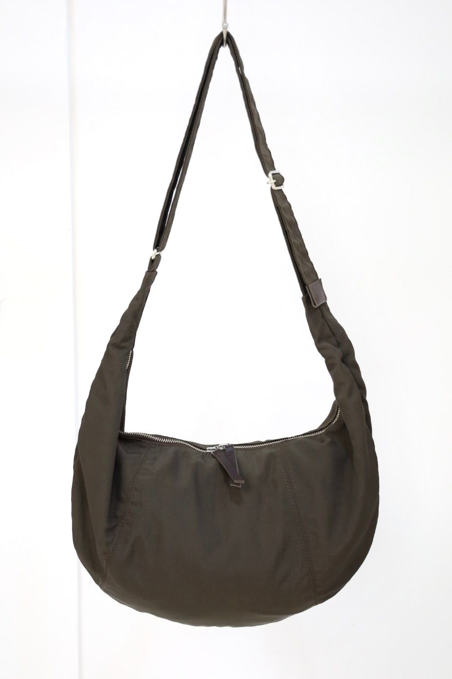YOKE 26FW Nylon Circle Shoulder Bag(YK26FW01406A)Dark Brown