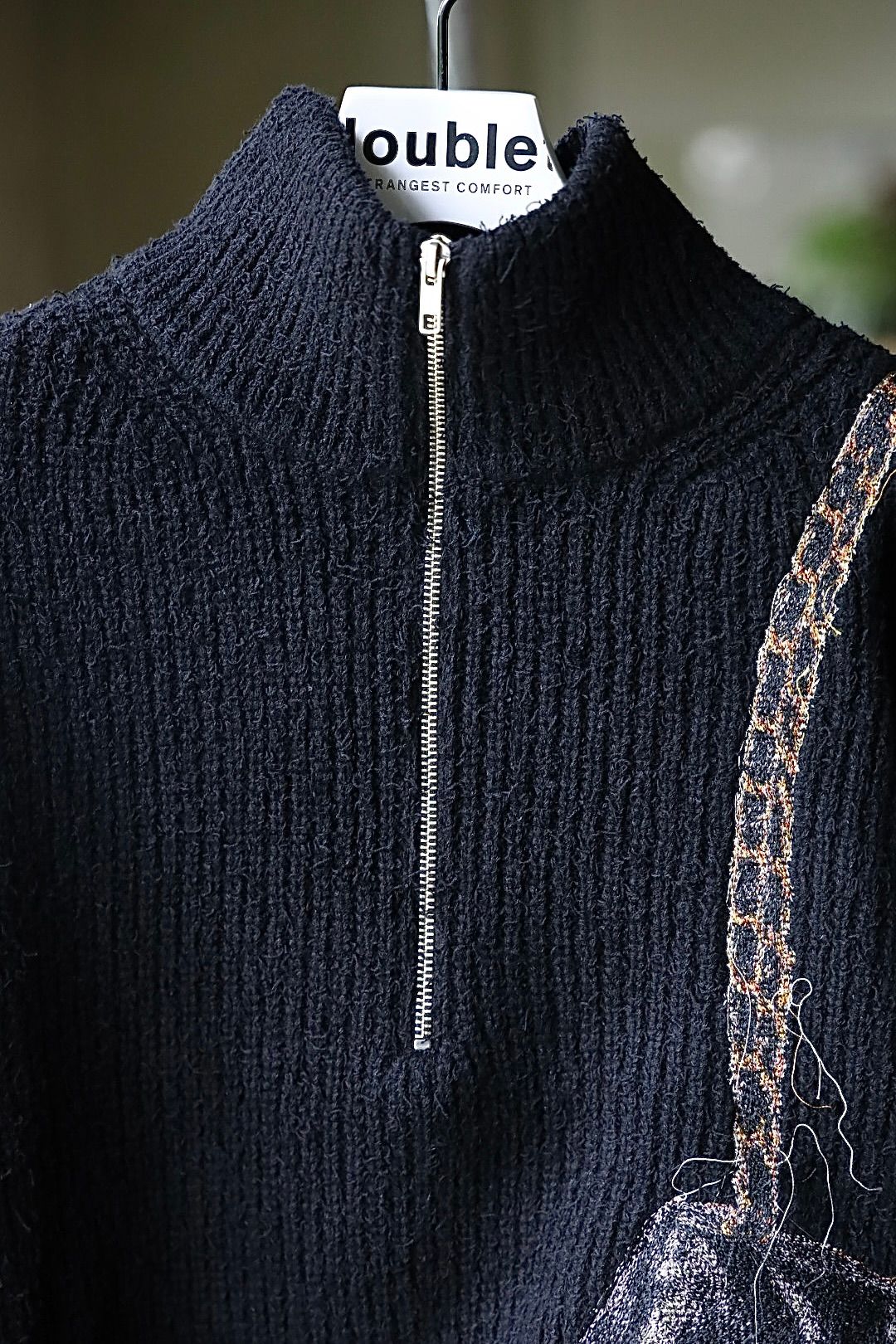 doublet ダブレット26AW TROMPE L’OEIL EMBROIDERY HALF ZIP KNIT (26AW56KN229)BLACK☆8月15日(土)発売！