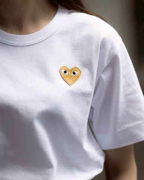 PLAY COMME des GARCONS ゴールドハートワンポイントTシャツstyle.2026.6.7