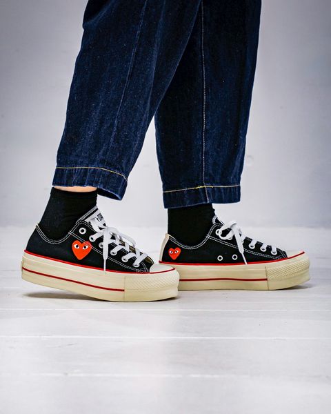 PLAY COMME des GARCONS V-NECK CARDIGAN style.2025.11.12