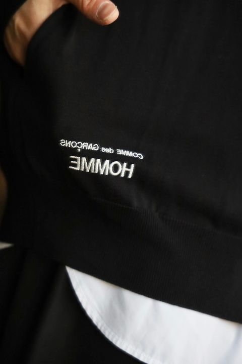COMME des GARCONS HOMME 新ロゴ入りカーディガンスタイル