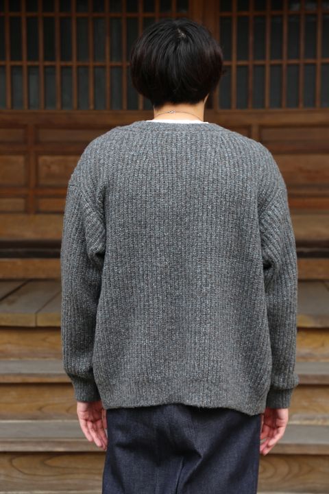 YOKE 20awより、3G BACK ZIP RIB CREW NECK BLUE GRAY style.2020.9.12.