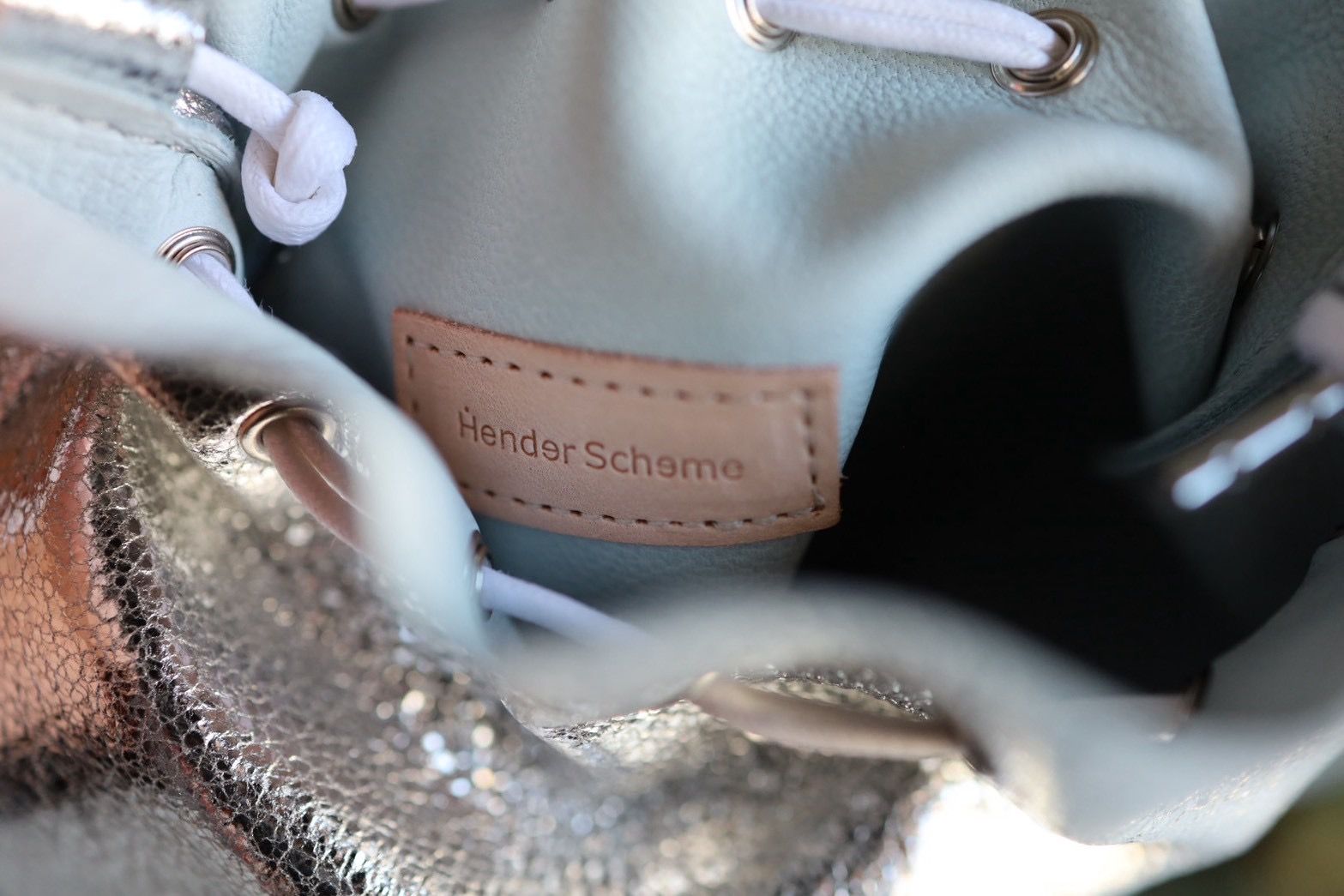 エンダースキーマ バッグpetal sac gloss(yv-b-psg)silver☆12月6日(土)発売！