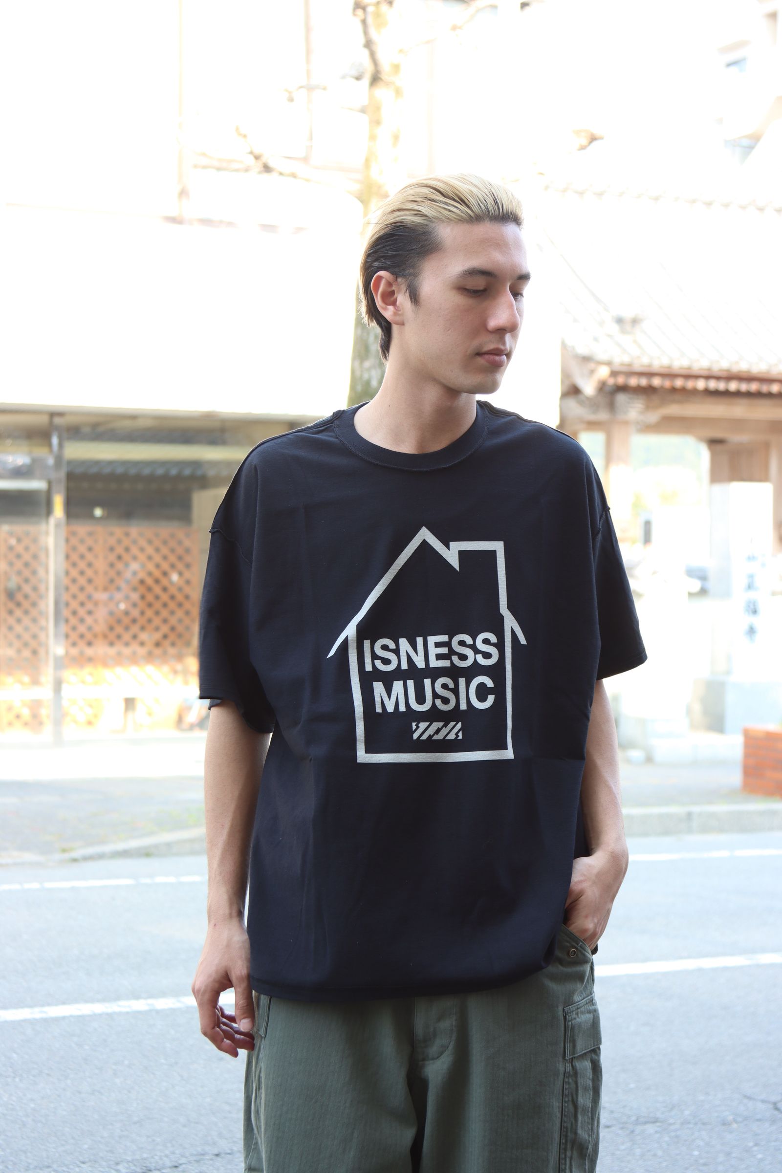 イズネスミュージック 25SS LOGO T-SHIRT(IMP5_22_ISNESSMUSIC5ST01)BLACK