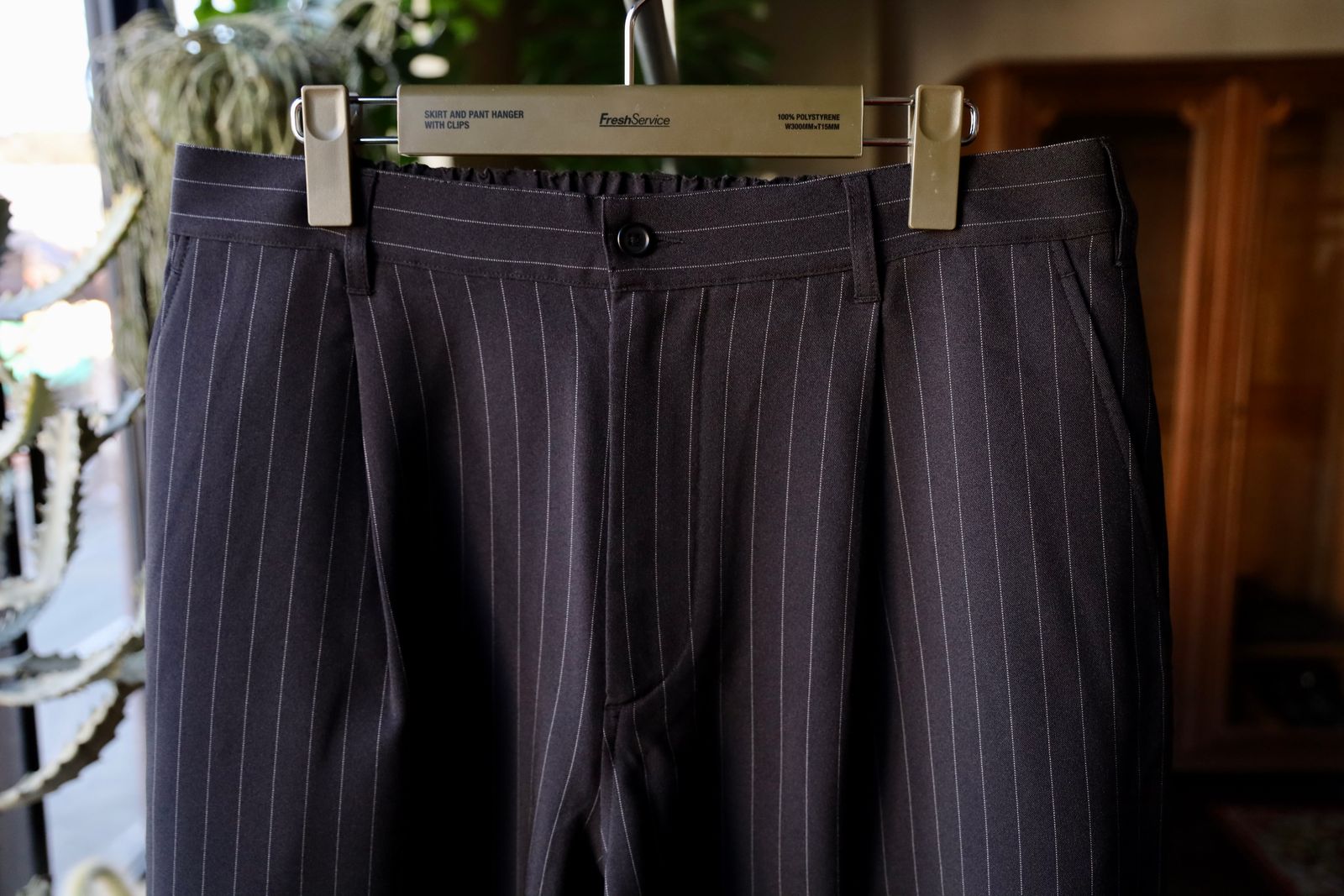 FreshService - フレッシュサービス DRY TROPICAL WIDE TROUSER