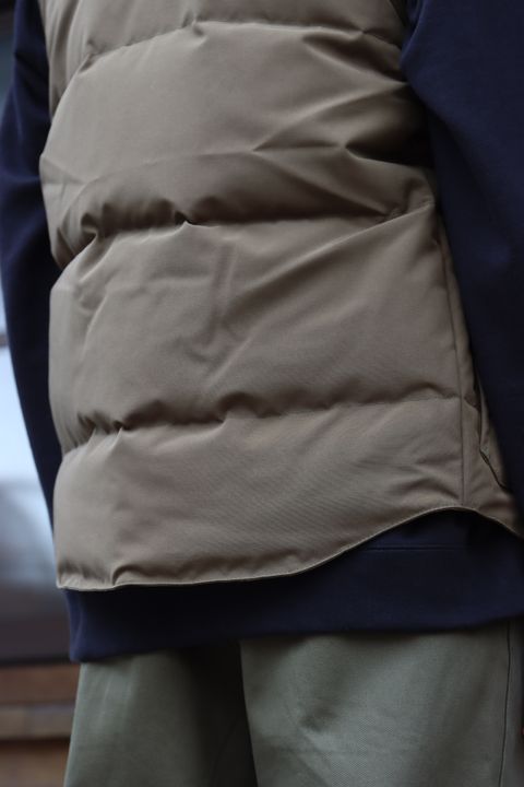 CANADA GOOSE FREESTYLE CREW VEST"KHAKI"style.2021.10.17.