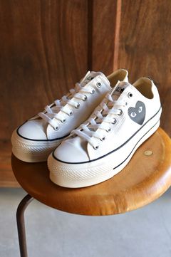 PLAYプレイコムデギャルソン RED EMBLEM Tシャツ style.2025.11.3