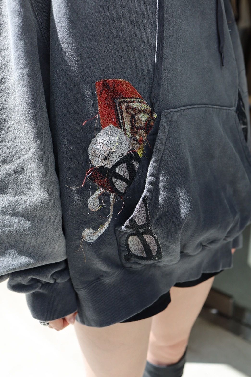 doublet ダブレット26AW TROMPE L’OEIL EMBROIDERY HOODIE (26AW07CS447)BLACK
