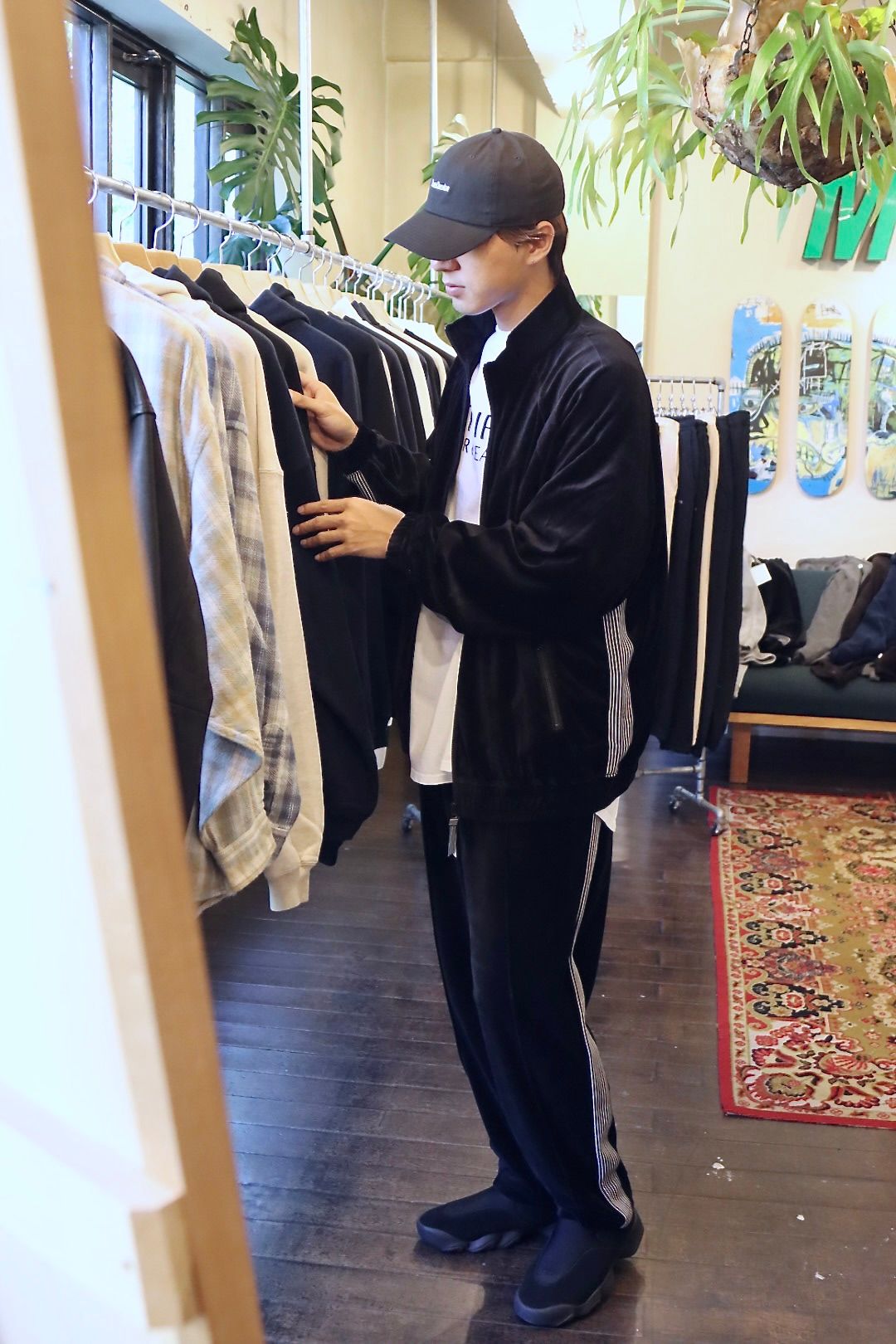S.F.C 新作VELOUR TRACK JACKET"BLACK"スタイル