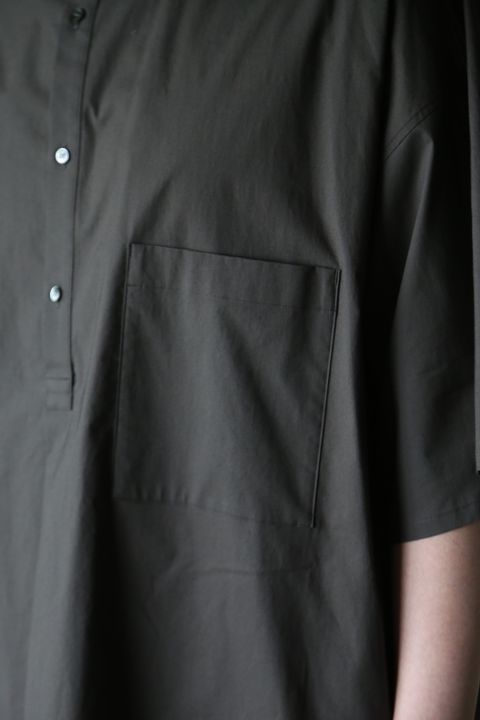 Graphpaper Stretch Typewriter Stand Collar Short Yoke Sleeve Shirt(GM212-40615B) style.2021.6.12