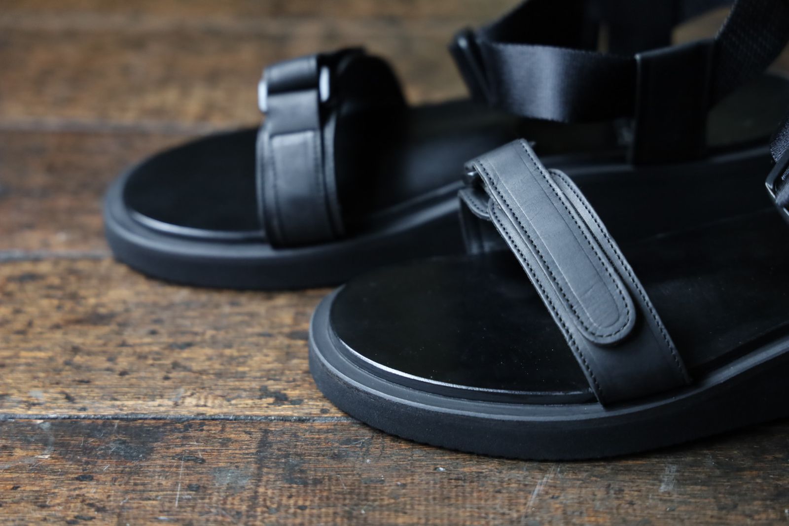 FOOTWORKSフットワークス New Sandals with Velcro Straps in Smooth Leather