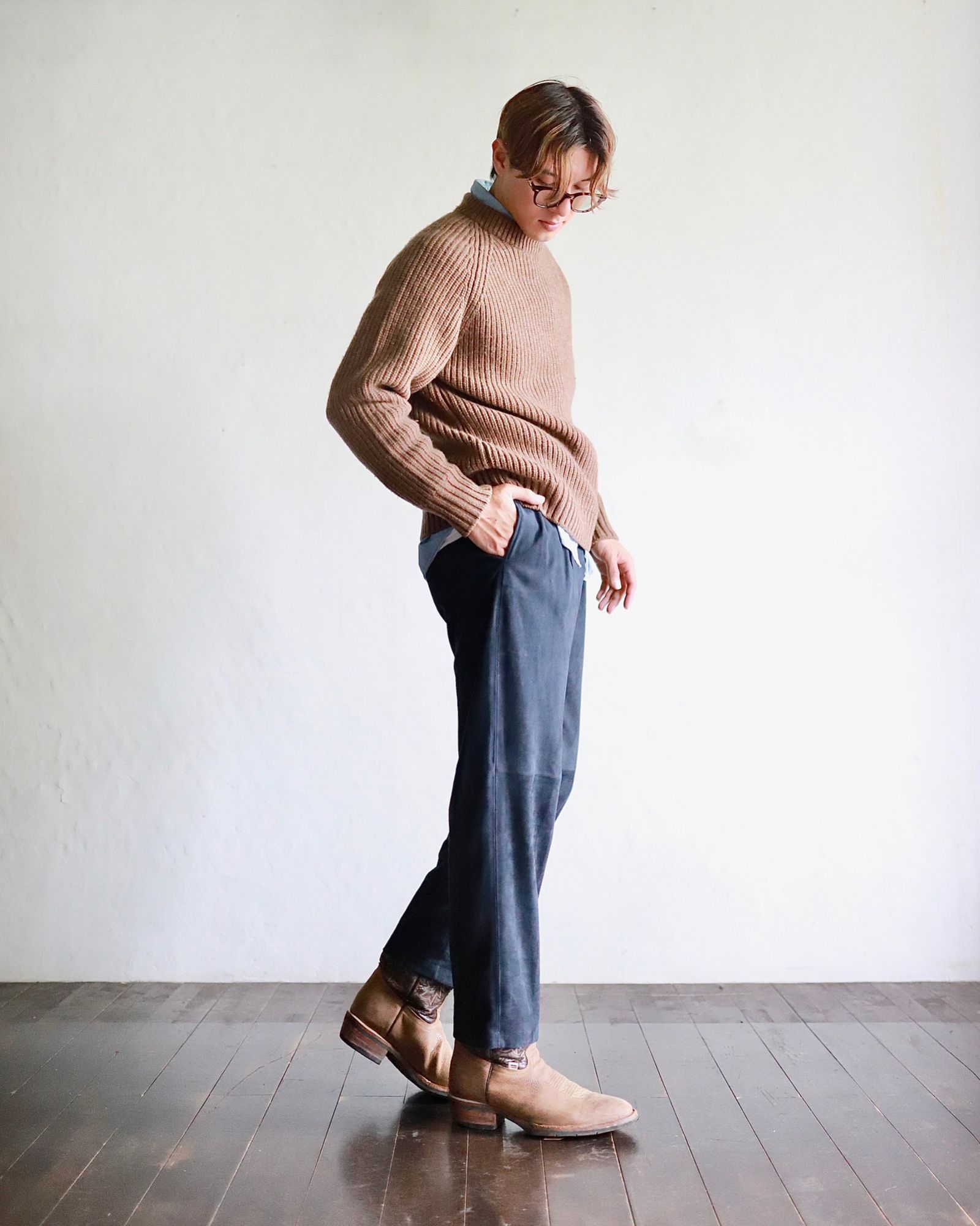 A.PRESSE 23AW Suede Trousersスタイル