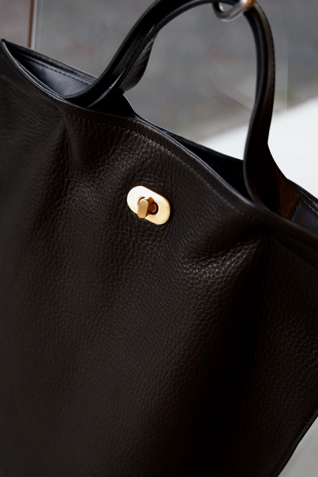 エンダースキーマ バッグ twist hand bag large(zw-b-tbb)black