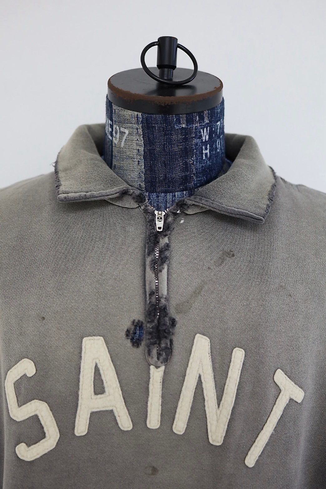 セントマイケル 26SS SAINT HALF ZIP SWEAT(SM-MK8-0000-052)CHARCOAL☆4月11日(土)発売！