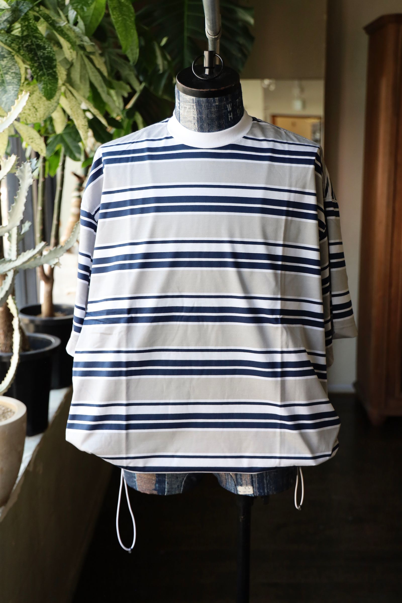 イズネス25SS BALLOON BORDER T-SHIRT(25SS_04_31SSSH05-2)GRAY×WHITE×NAVY