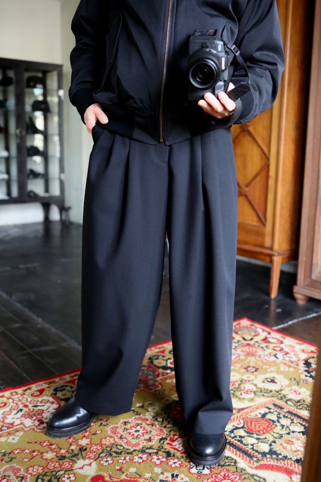 MARKAWARE マーカウェア Organic Wool Survival Cloth® Triple Pleated Wide Trousersスタイル