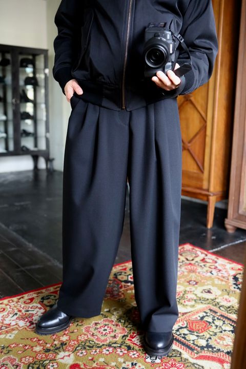 MARKAWARE マーカウェア Organic Wool Survival Cloth® Triple Pleated Wide Trousersスタイル