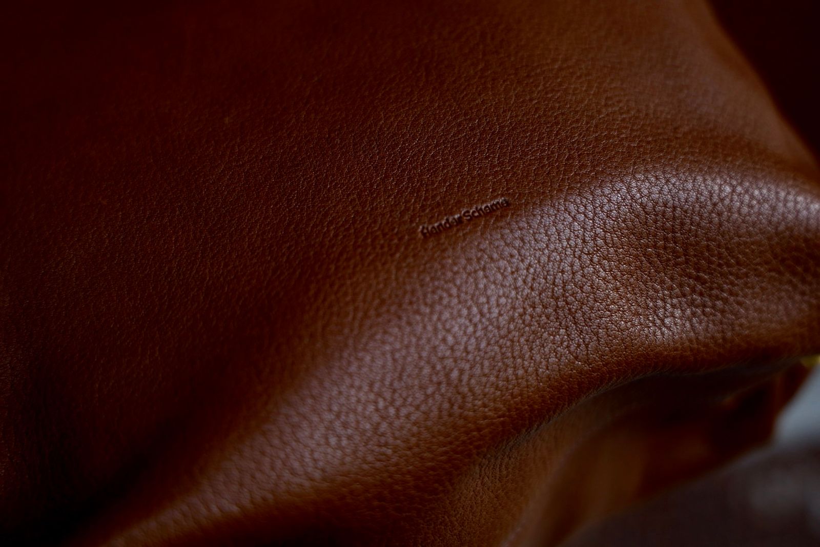 エンダースキーマ バッグ twist shoulder large(zw-b-tsb)cognac