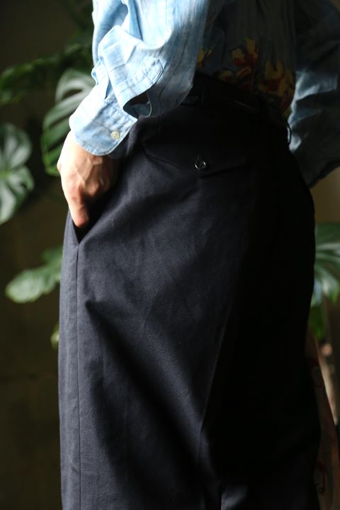 blurhms Broken Cloth Curve Front Slacks"DARK NAVY"style.8.13.