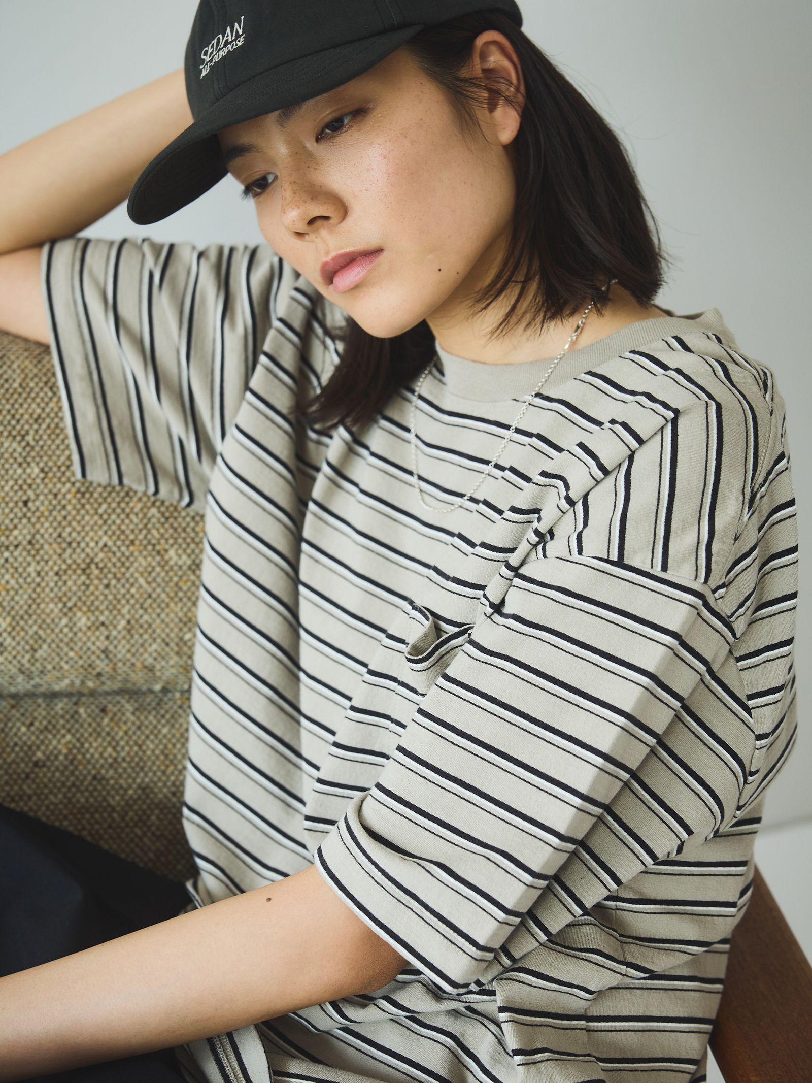 セダンオールパーパス SS24  Striped S/S Pocket Tee(SD24S-CT05)Khaki Black☆4月20日(土)発売！
