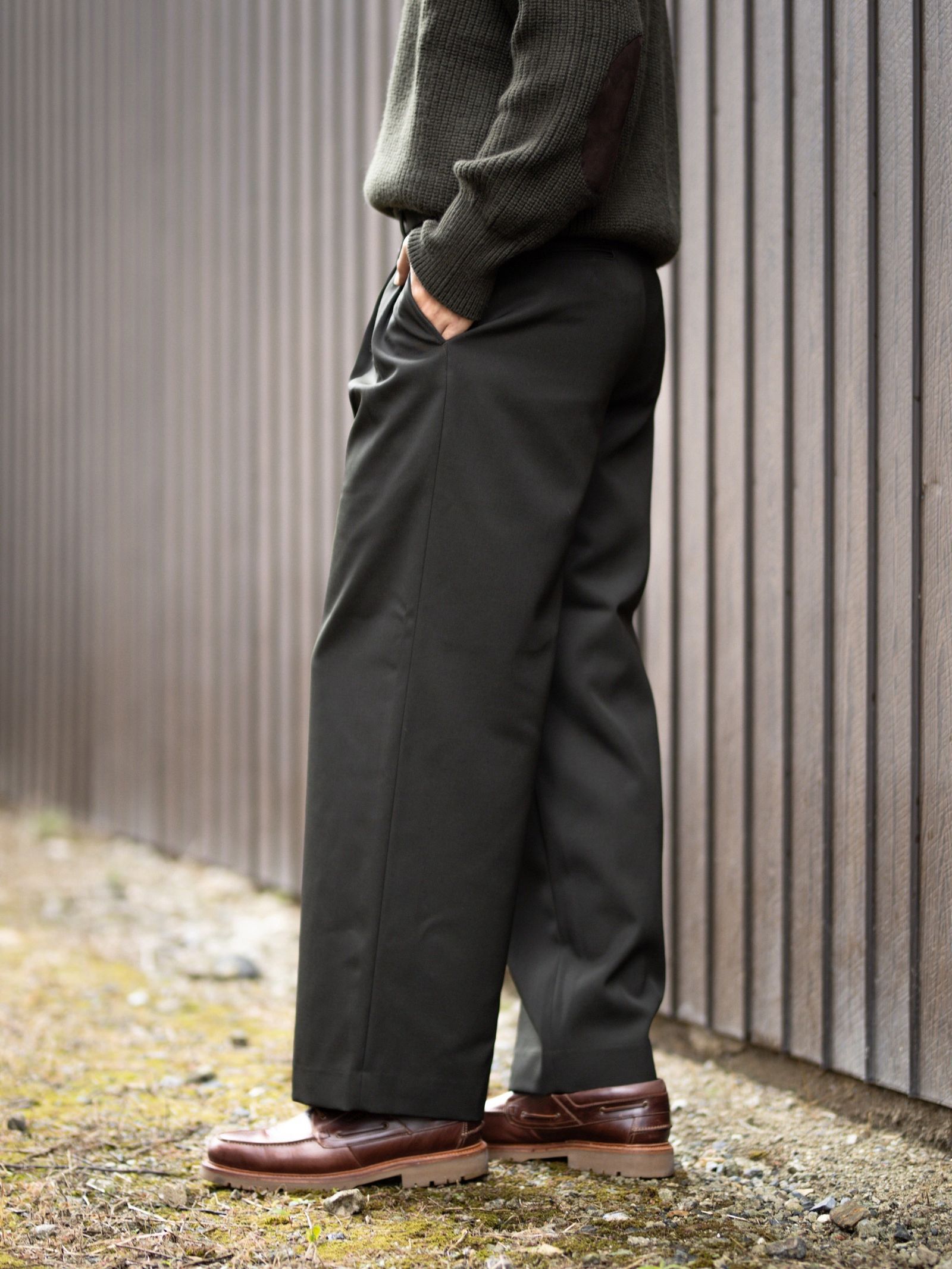 マーカ 26AW ウールギャバワッシャータンブラー / ダブルプリーテッドワイドトラウザーズ(M26D07PT01C)DARK OLIVE☆新作発売！
