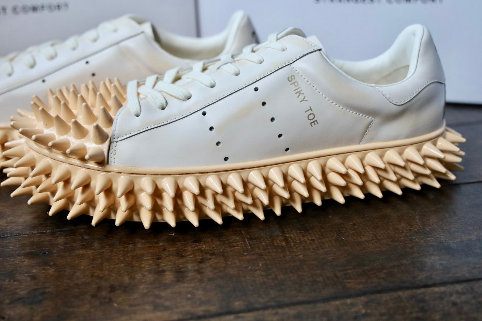 doublet 25AW スニーカーSPIKY LEATHER SNEAKER (25AW76FT63)WHITE