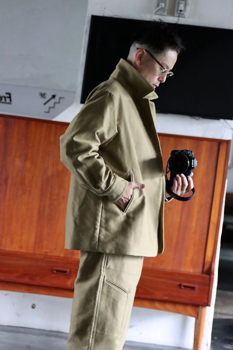 blurhms22FW Work Cardigan Jacket & Utility Back side Trousersスタイル.2022.8.14.