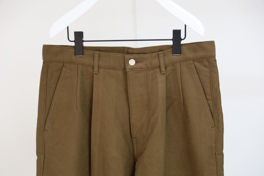 グラフペーパー Cotton Double Serge Two Tuck Pants(GM263-40452)BROWN☆8月8日(土)発売！