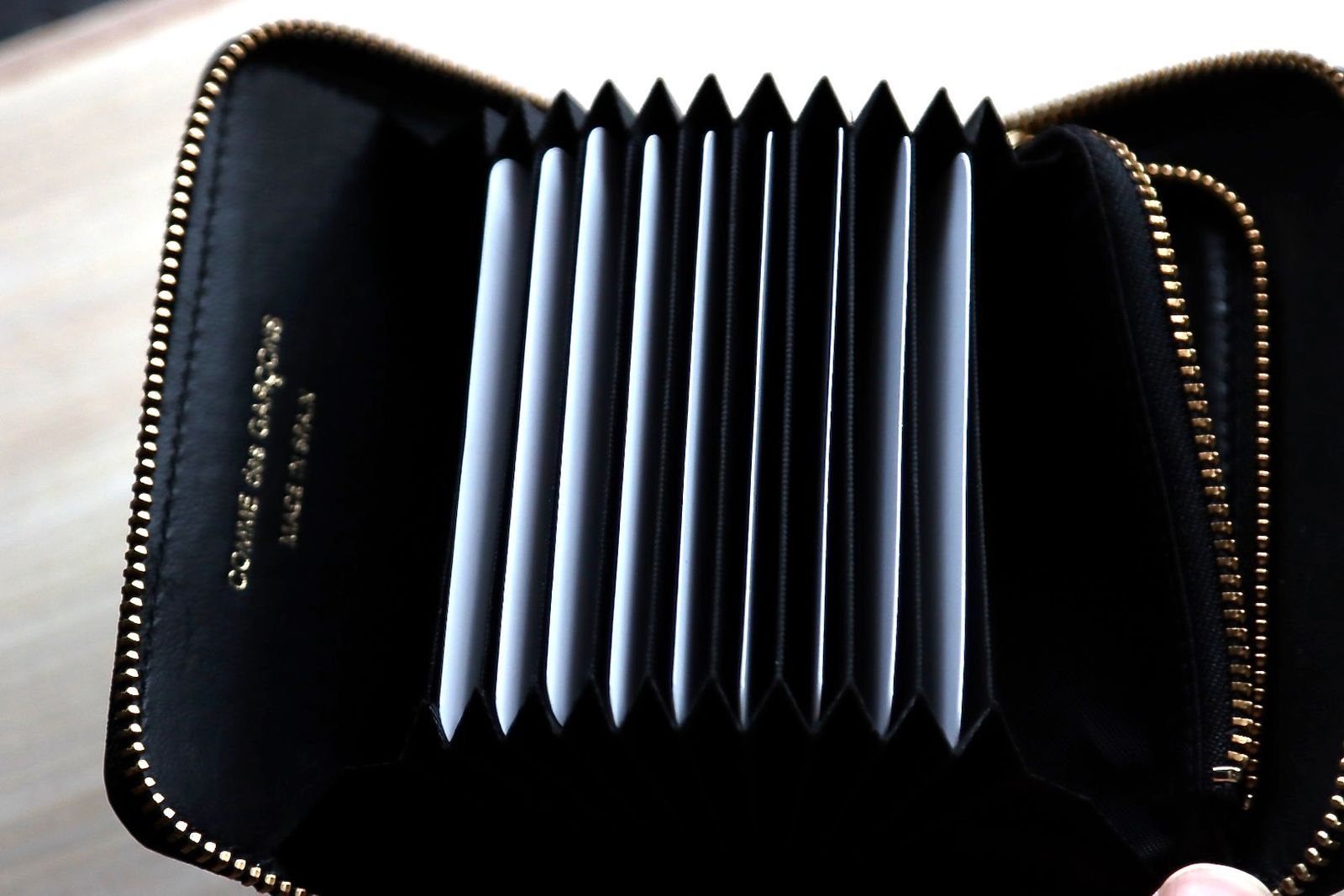 【100%新品低価】新品 コムデギャルソン ウォレット SA2110 ブラック 黒 財布 レザー 小物