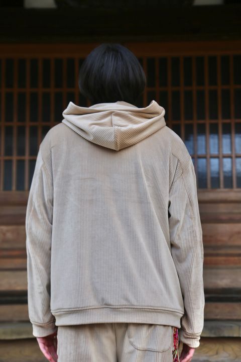CHAOS EMBROIDERY COMFY HOODIE(21SS24BL118) style.2021.1.16.