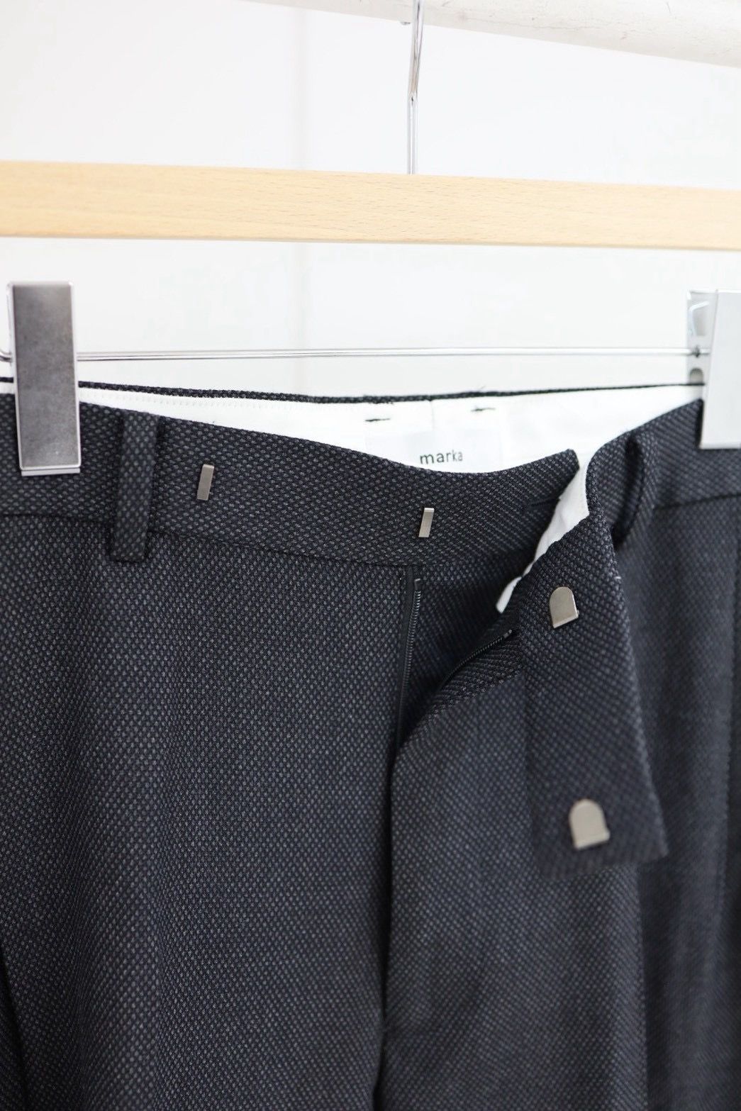 マーカ 26AW SINGLE PLEAT WIDE TROUSERS(M26C10PT02C) GRAY BIRD’S-EYE☆新作発売！