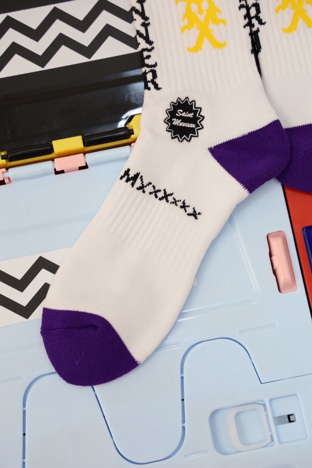 セントマイケル SINNER SOCKS (SM-HR1-0000-110)WHITE/PURPLE★10月11日(土)発売！